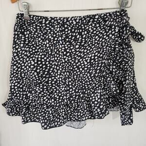 Black and White Ruffle Skort Shorts Front Ruffle Silky 2.5" Inseam Size S